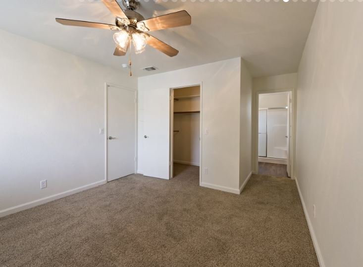 Lakeside Apartments Image 18