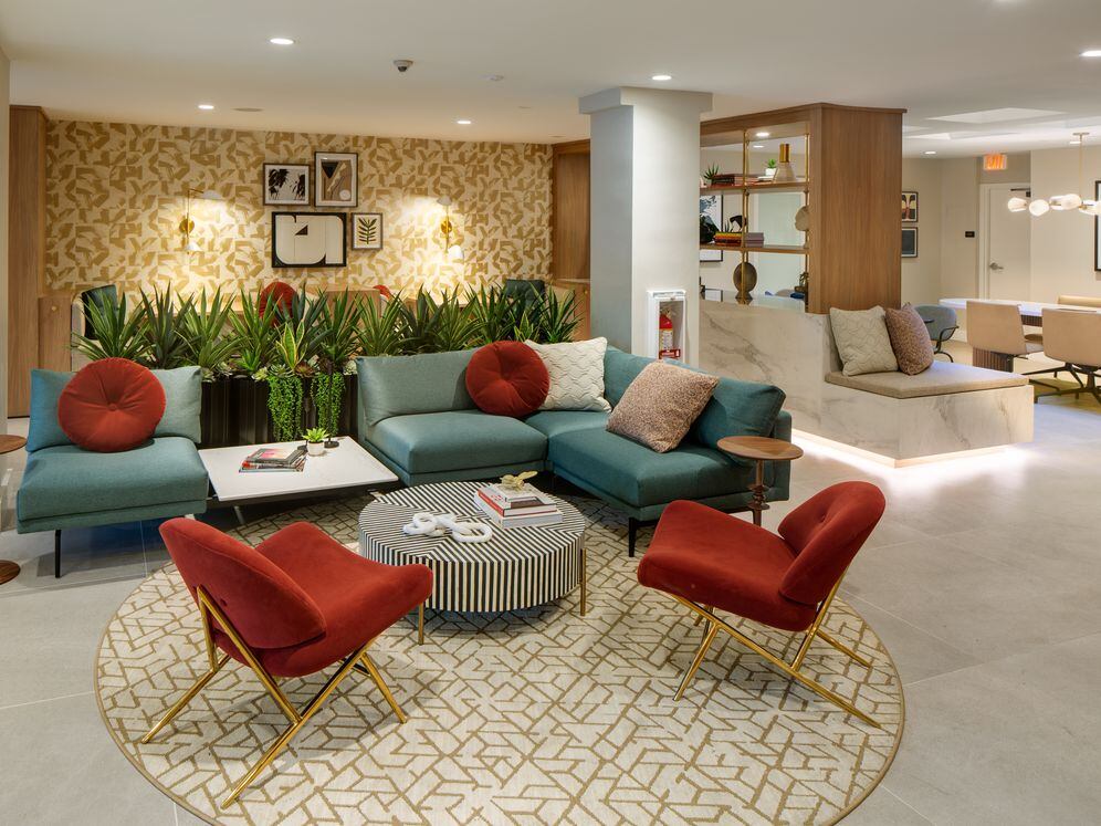 Leasing lobby with lounge seating