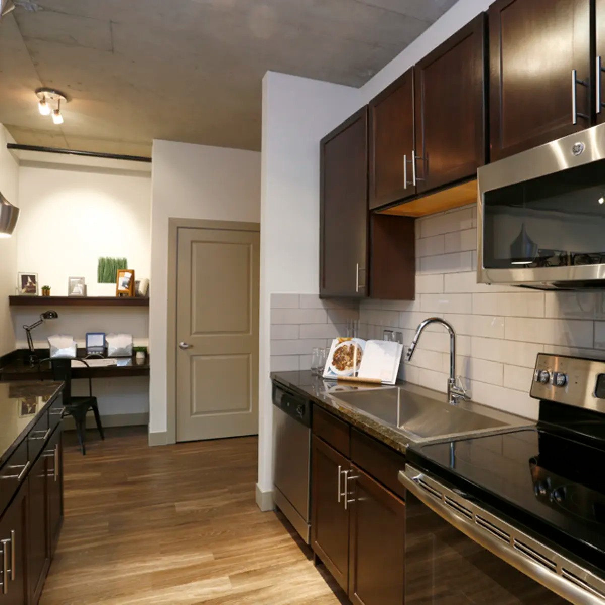 TwentyOne 01 on Market Image 10