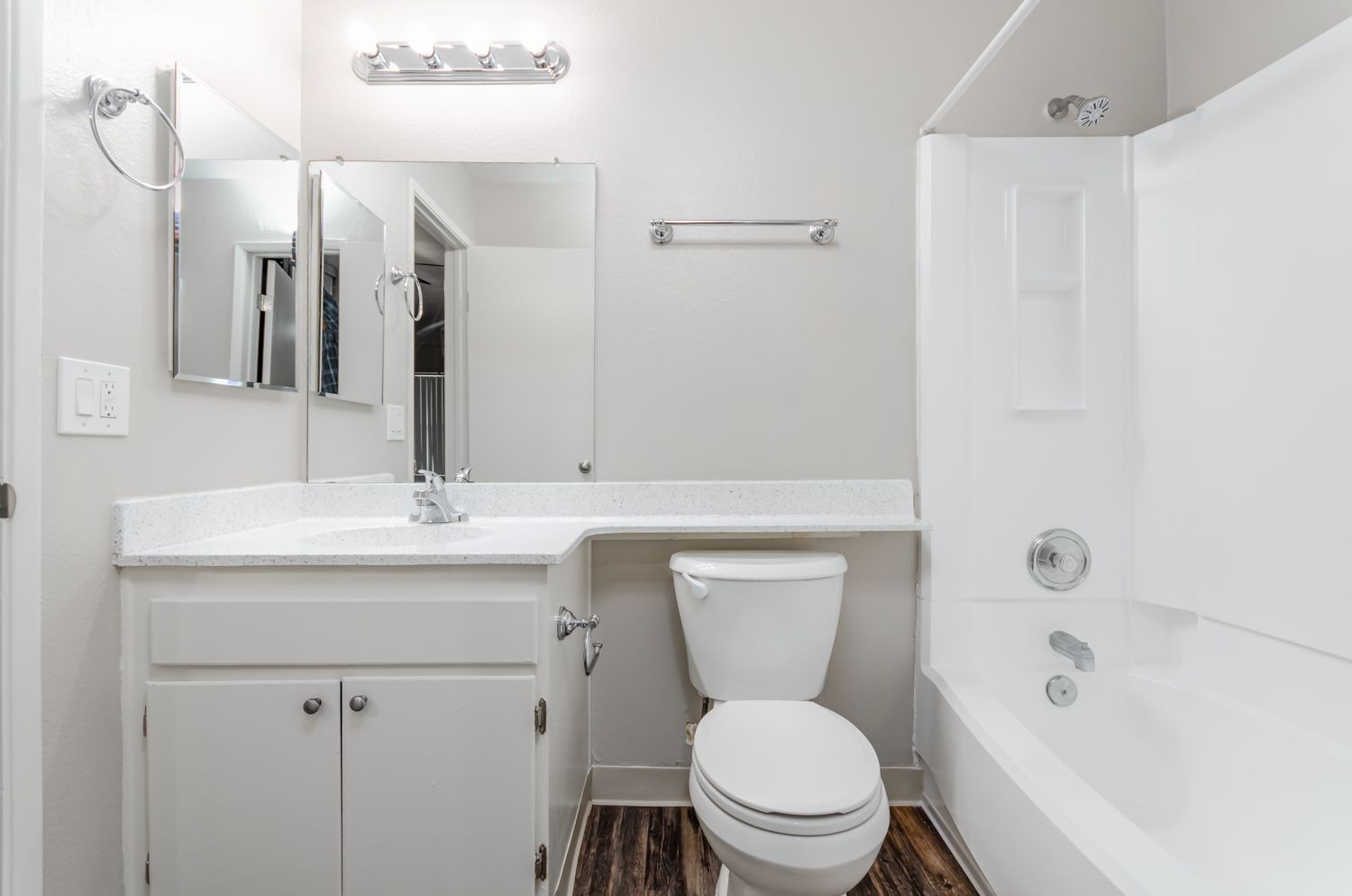 Lakeview Park Apartments Image 7