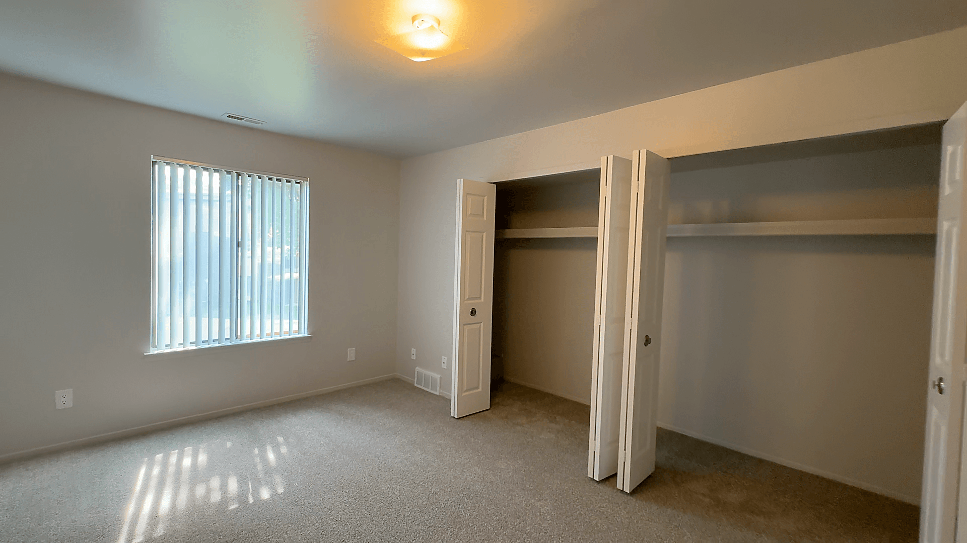 Lakeside Village Apartments Image 208