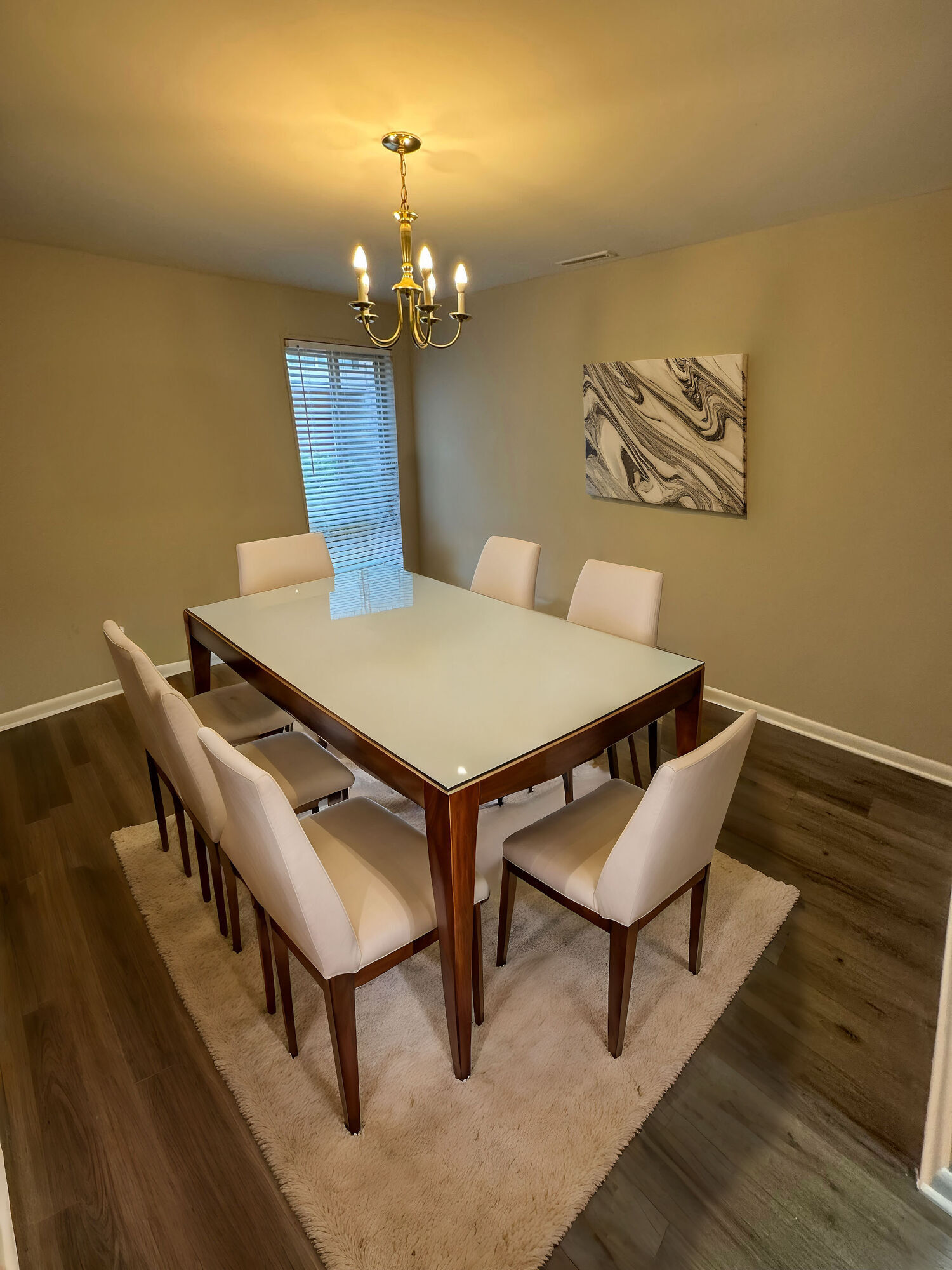 TOWNE CREST APARTMENTS Image 8