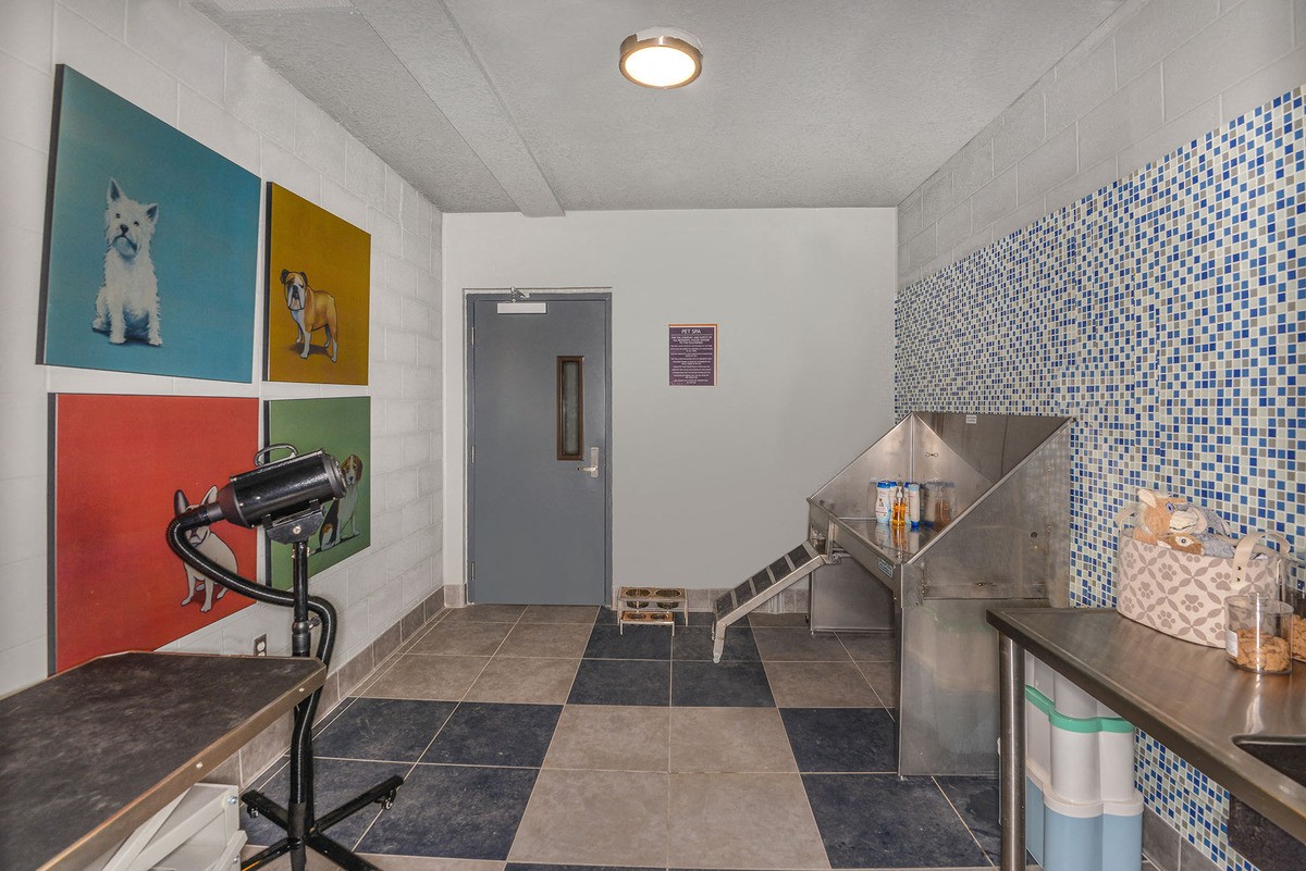 Grady Square Image 40