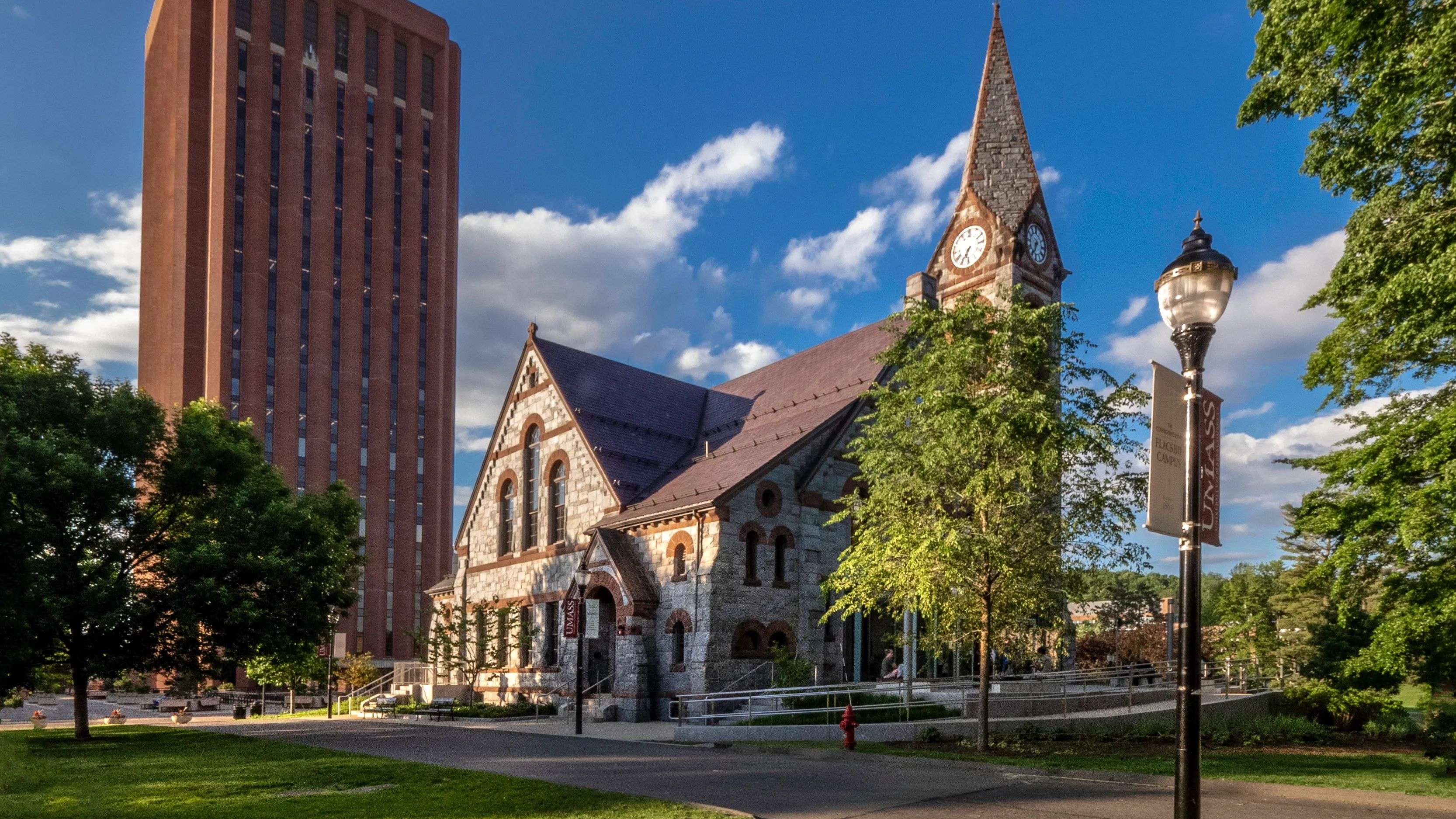 Just a stone's throw from UMASS Amherst, Alpine Commons is only 2 miles from campus bringing you the ultimate convenience. Study hard, procrastinate a little, sleep in, and live it up! Campus is just minutes away!