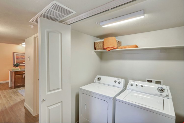 Meadowbrook Station Apartments Image 13