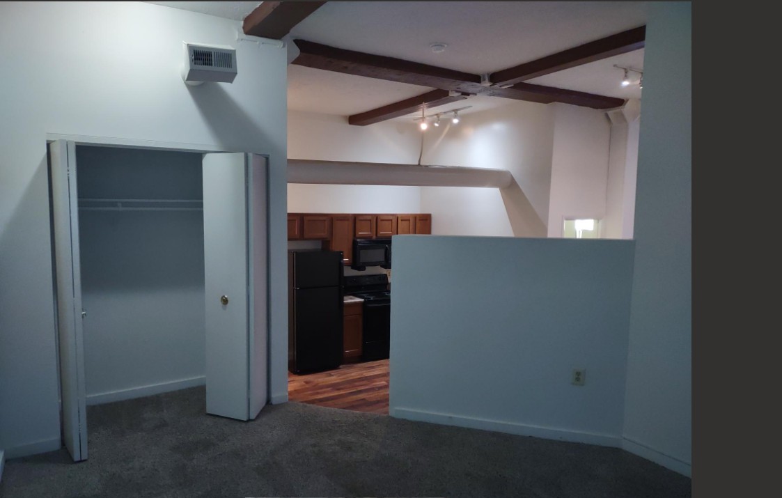 Marlboro Classic Apt & Redwood Square Image 114