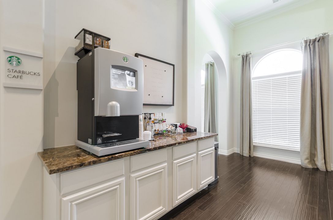 Berkshire Lakeway  Image 36