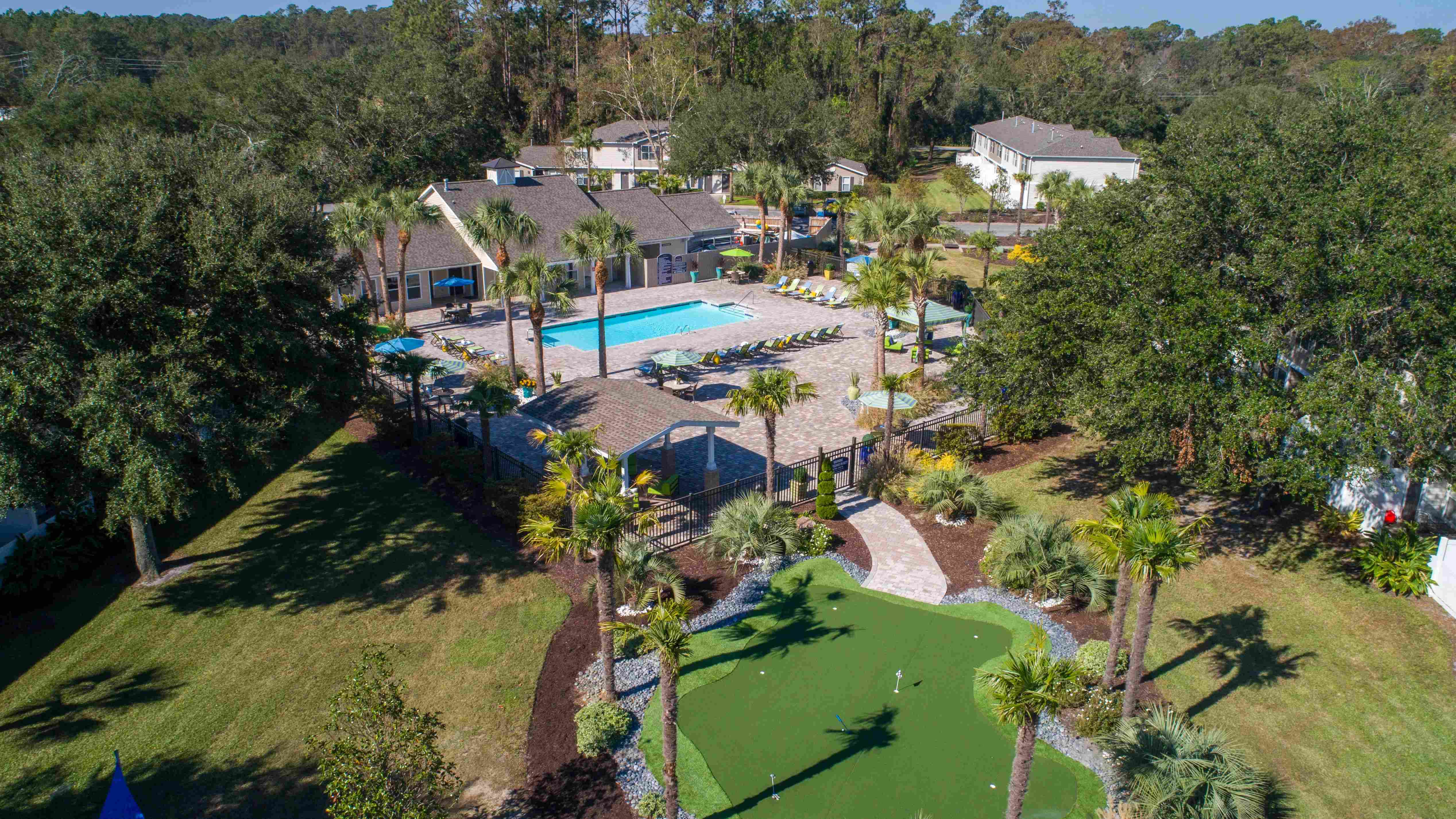  Lanier Landing features plenty of resort-style outdoor amenities for an immersive blend of community enjoyment. 