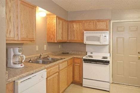 Pershing Park Apartments Image 9