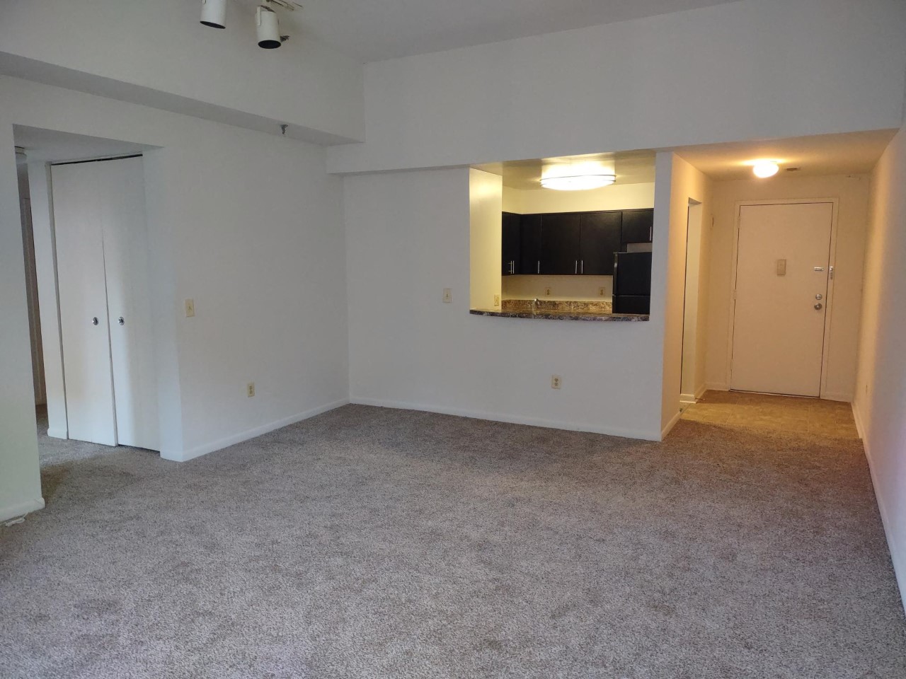 Marlboro Classic Apt & Redwood Square Image 69