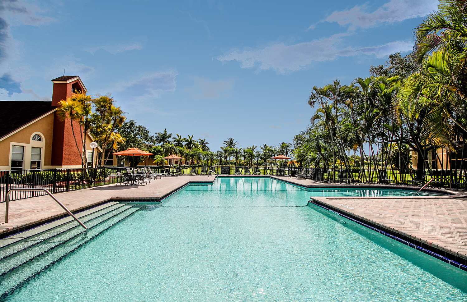 The Landings at Pembroke Lakes Apartments Image 8