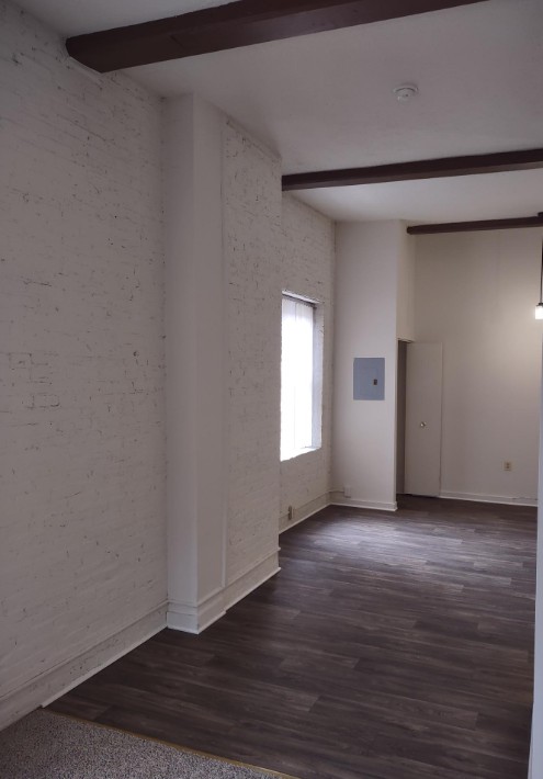 Marlboro Classic Apt & Redwood Square Image 185