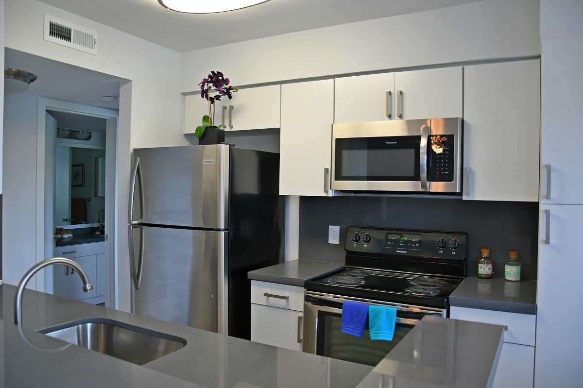 8800 Lakeside Image 6