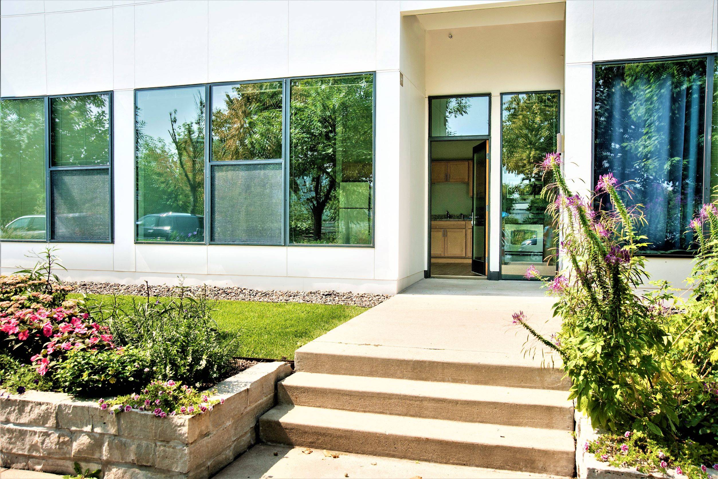 The Murals of LynLake Image 20