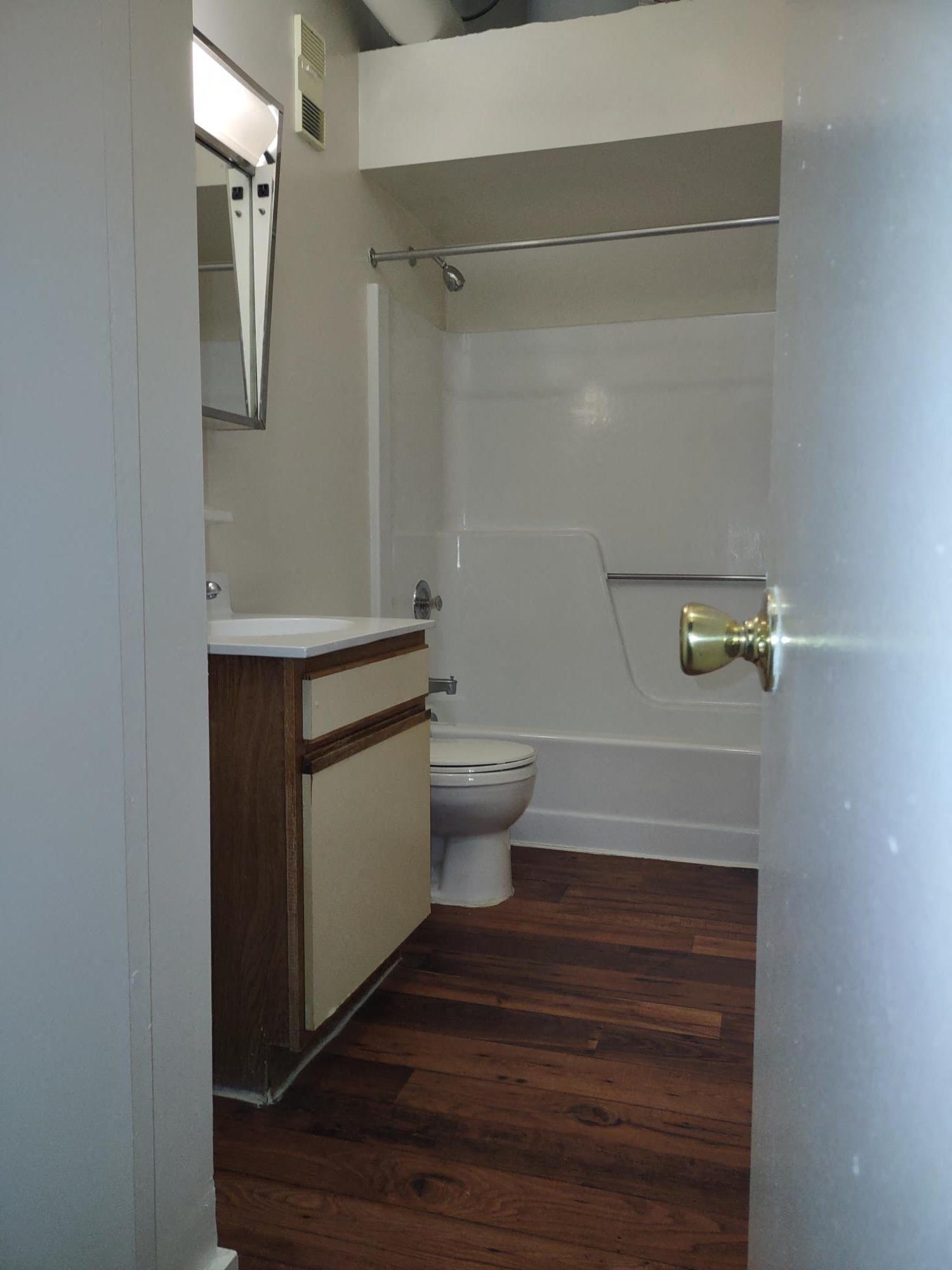 Marlboro Classic Apt & Redwood Square Image 78