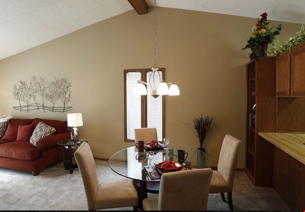 Lake Forest Apartments Image 6