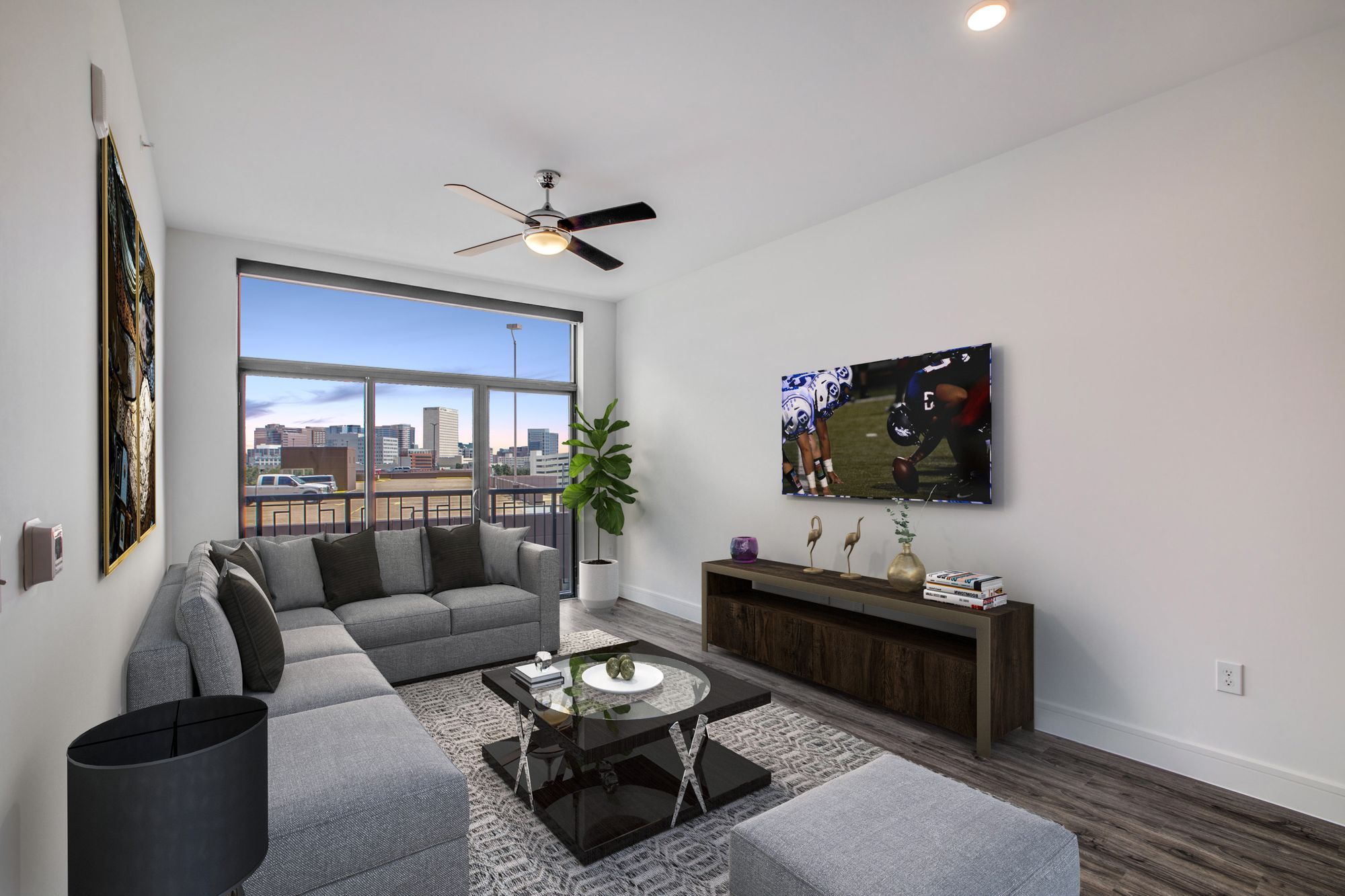 South Main Building Image 16