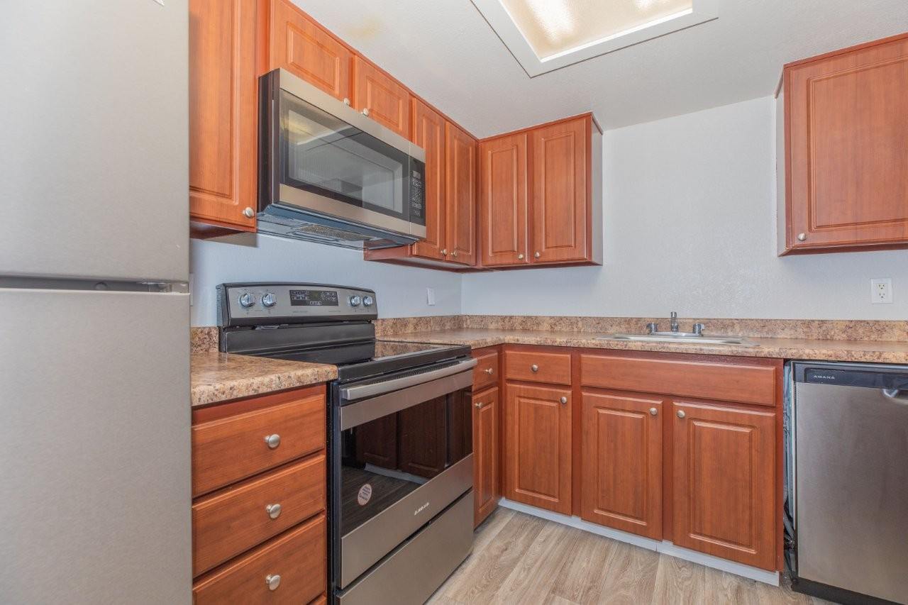 Peak at Oro Valley Image 3