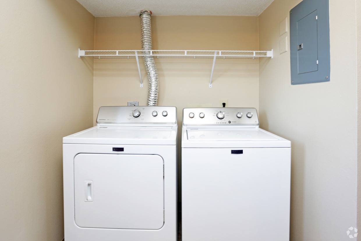 Prairie West Apartments and Townhomes Image 12