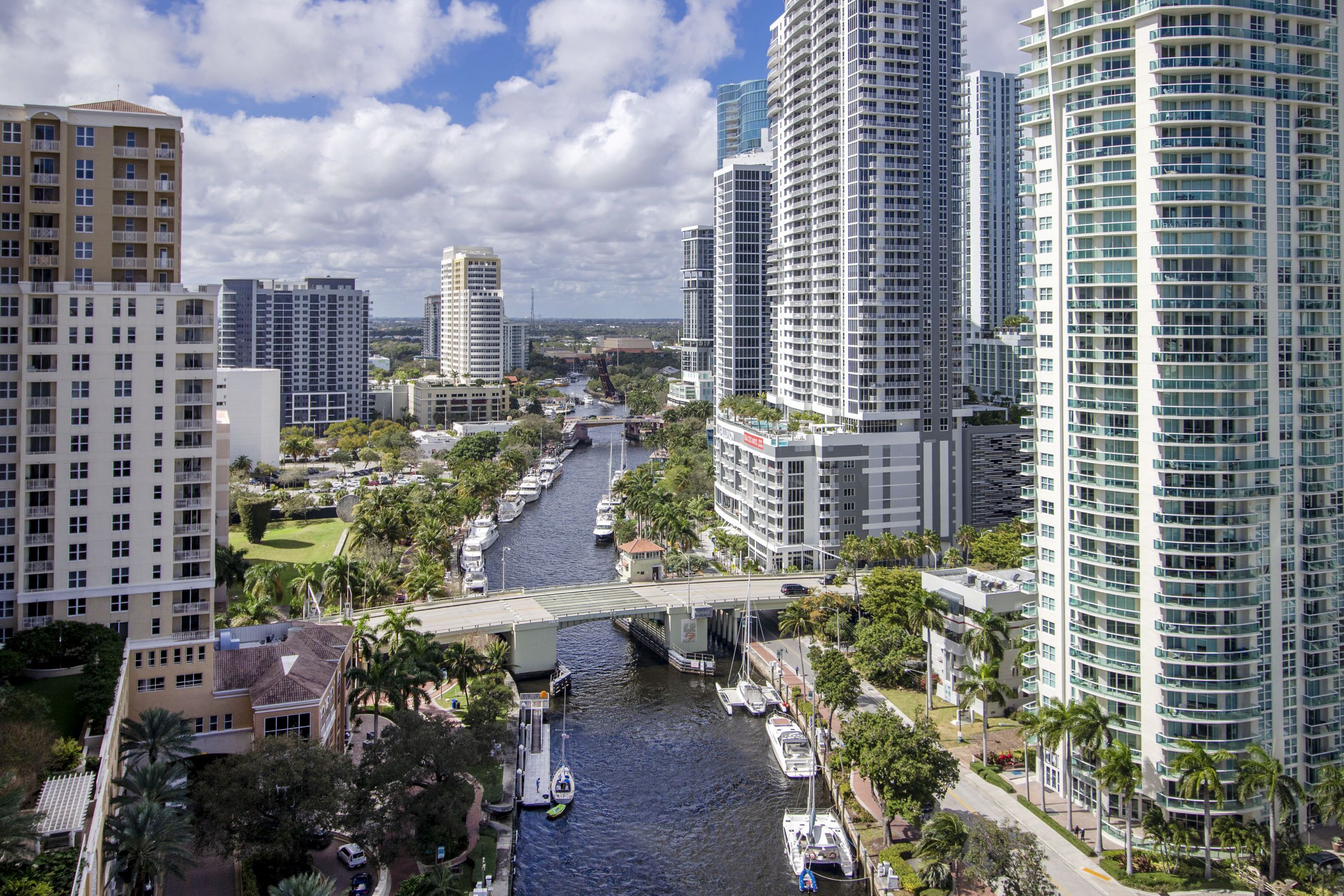 High Rise luxury rental apartments overlooking the New River in Fort Lauderdale, Florida near Las Olas Blvd.