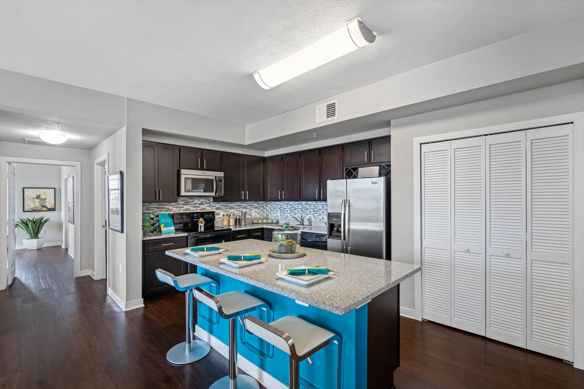 Axis Wellington Green Image 5