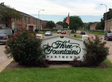 Three Fountains I Image 1