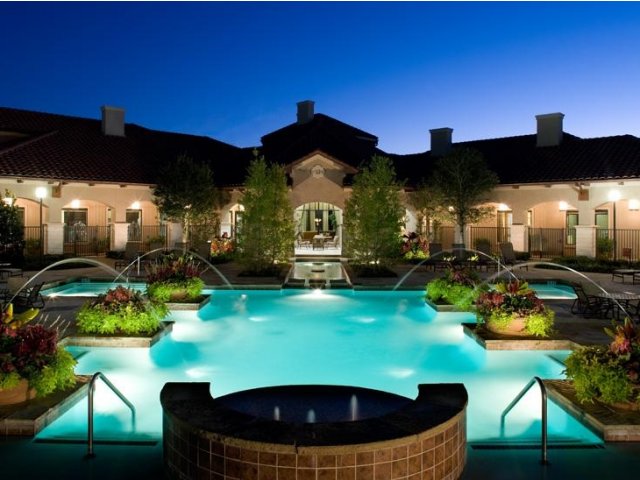 La Villita Lakeside Image 1