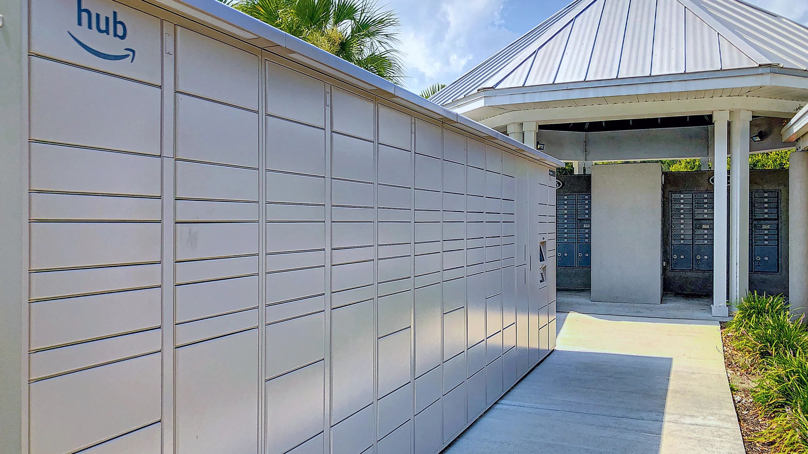 Thoughtful amenities, such as our onsite Amazon Hub Package Lockers, make daily life effortlessly convenient for our valued residents. 