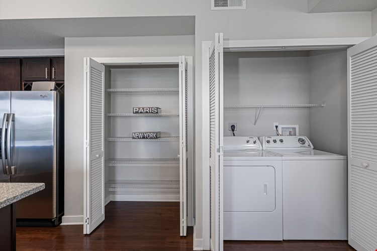 Axis Wellington Green Image 11