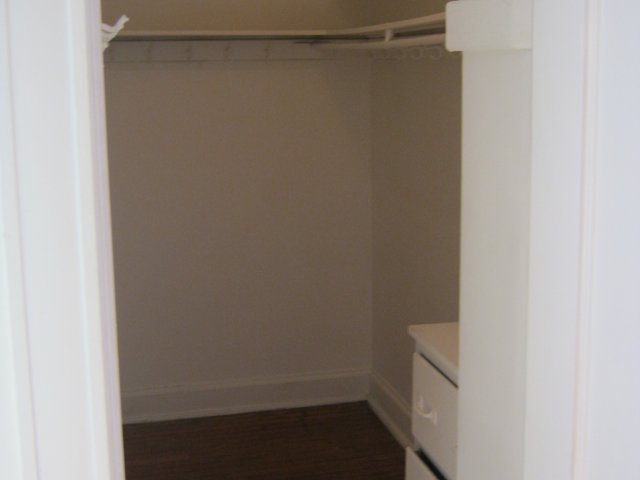 5325 S Hyde Park Boulevard Image 9