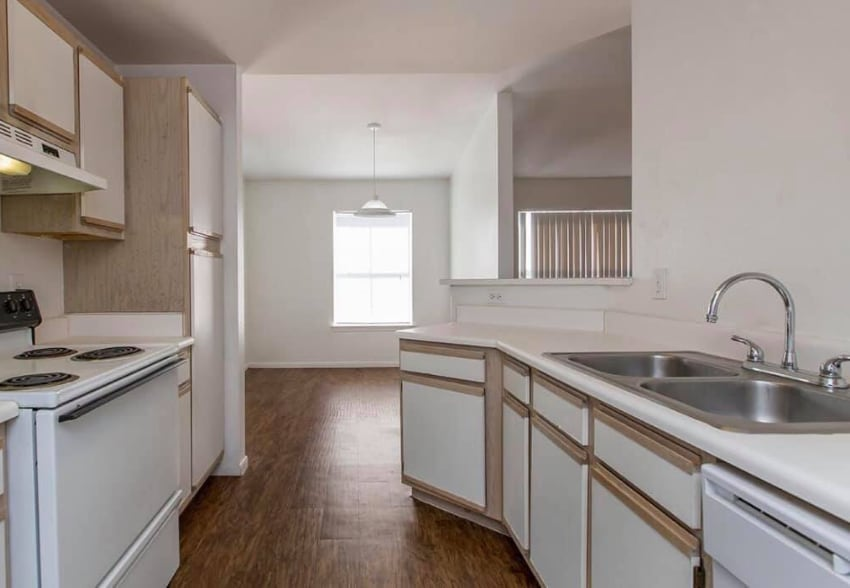 Brentwood Oaks Image 10