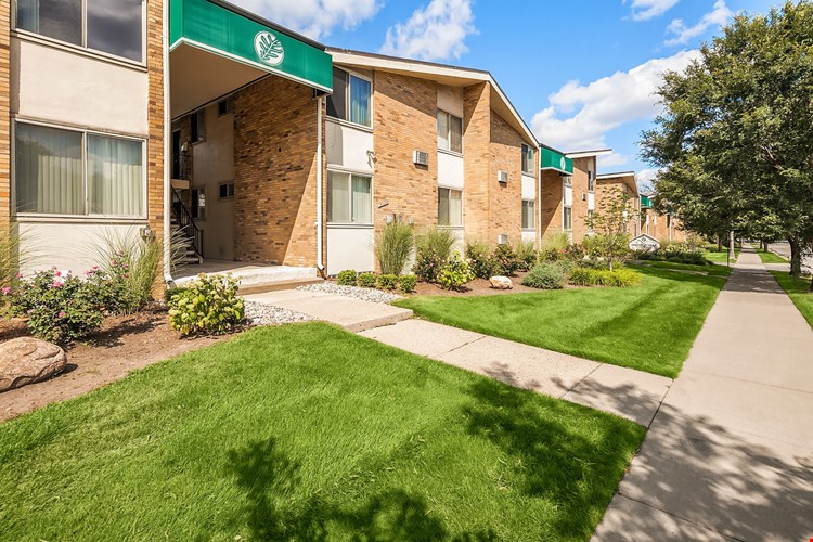 Oakwood Villa Apartments Image 1