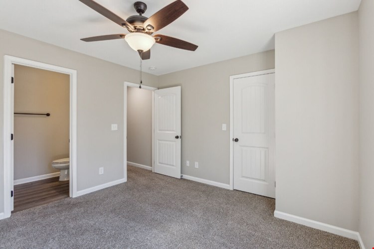 Center Pointe Townhomes Image 21