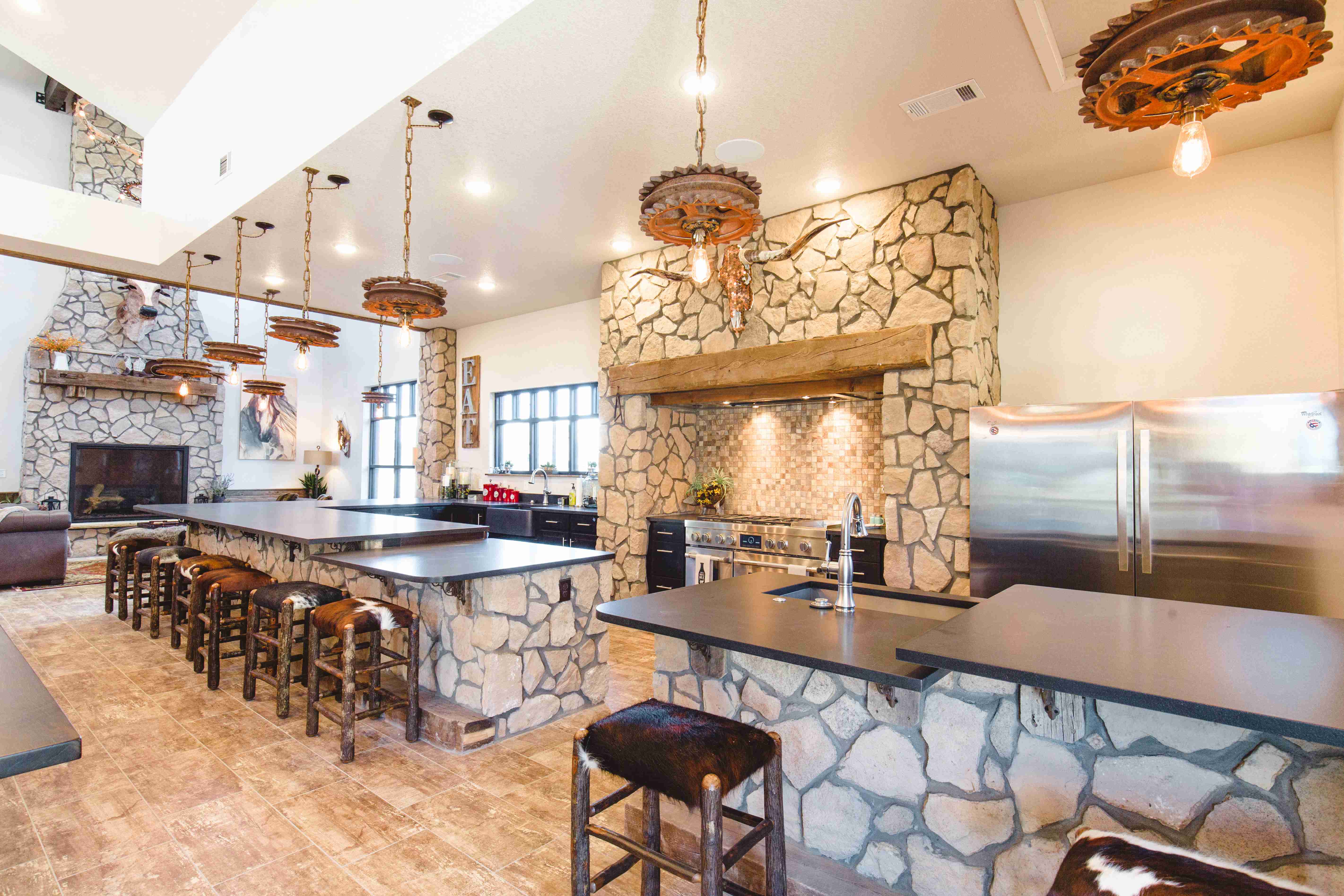 Bucking Horse Apartments Image 12