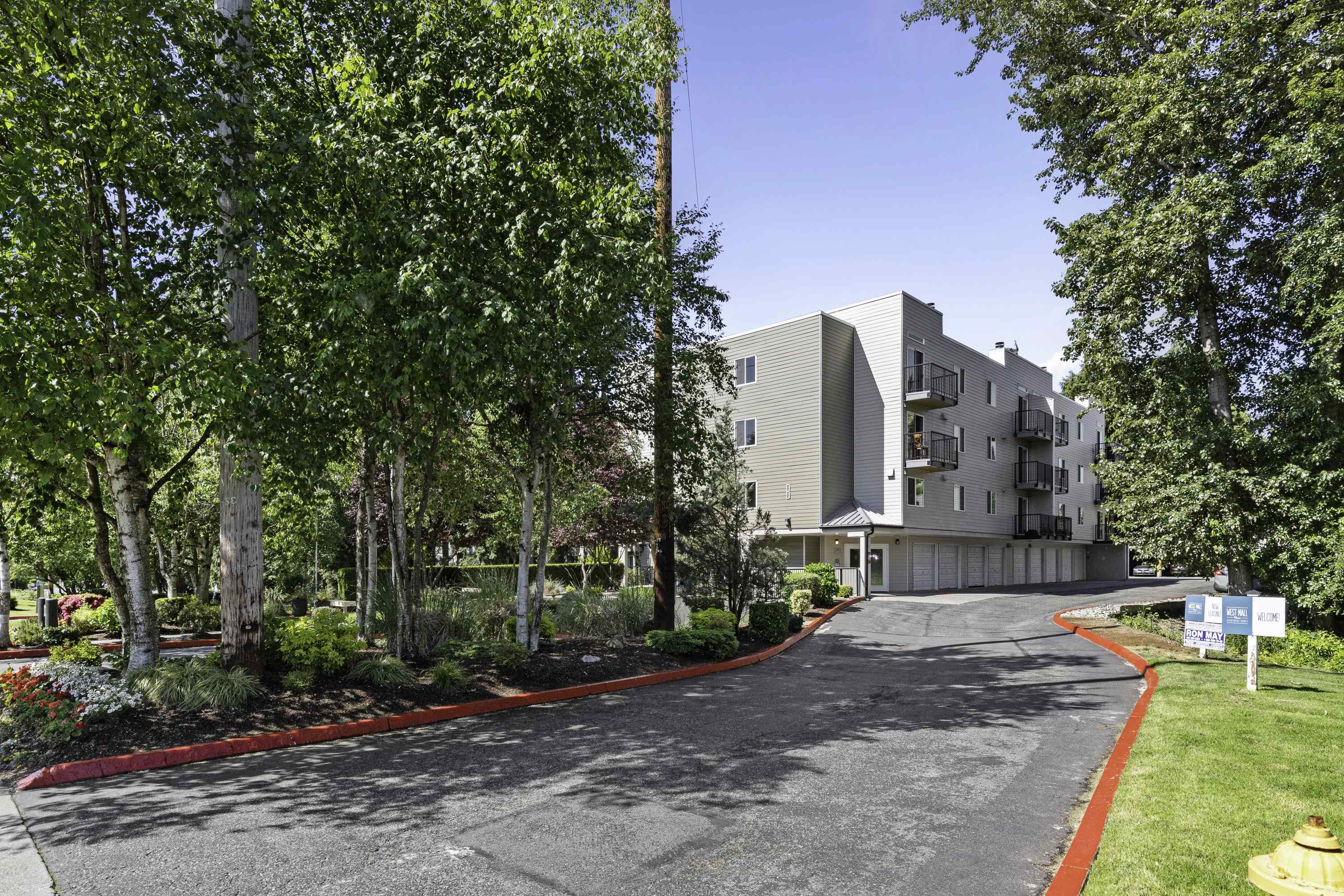 West Mall Place Apartment Homes Image 11