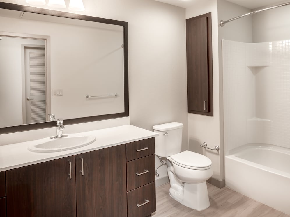 Bath Unfurnished One Bedroom unit 475