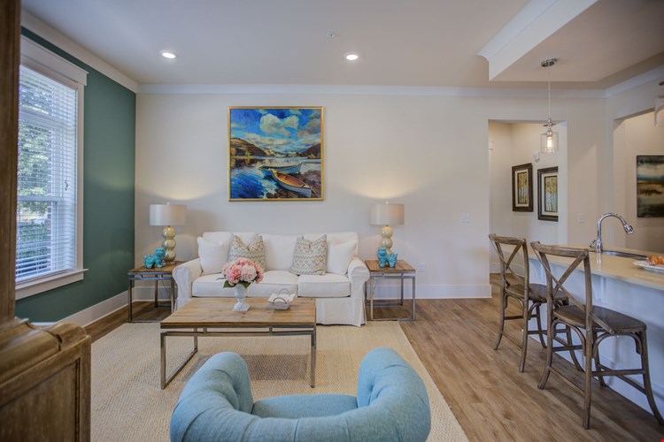 Holly Crest Image 21