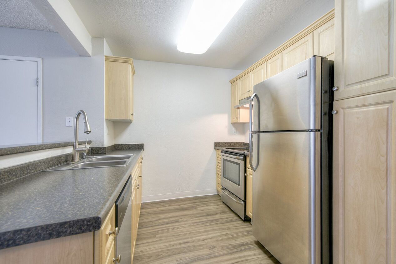 Skyline Apartments Image 11