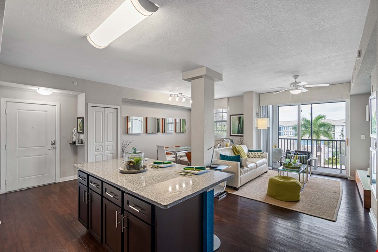 Axis Wellington Green Image 2