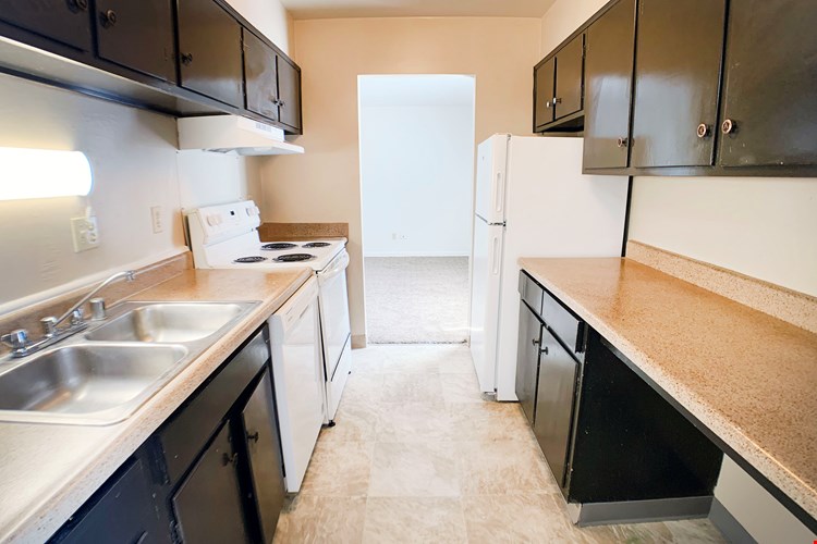 Forest Park Apartments Image 9