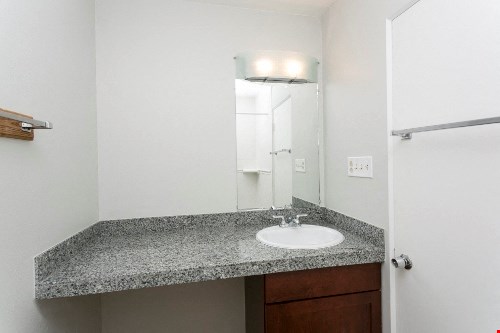 1190 Birch Image 18