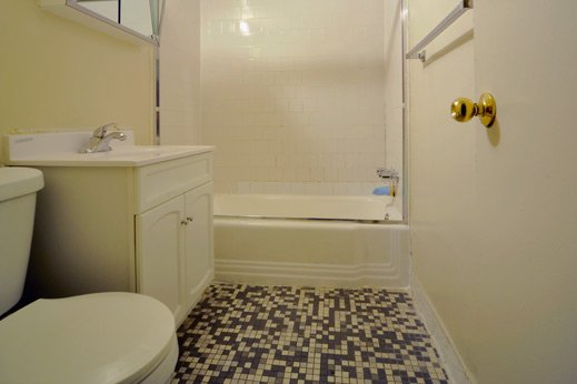 Colonial Village Image 8