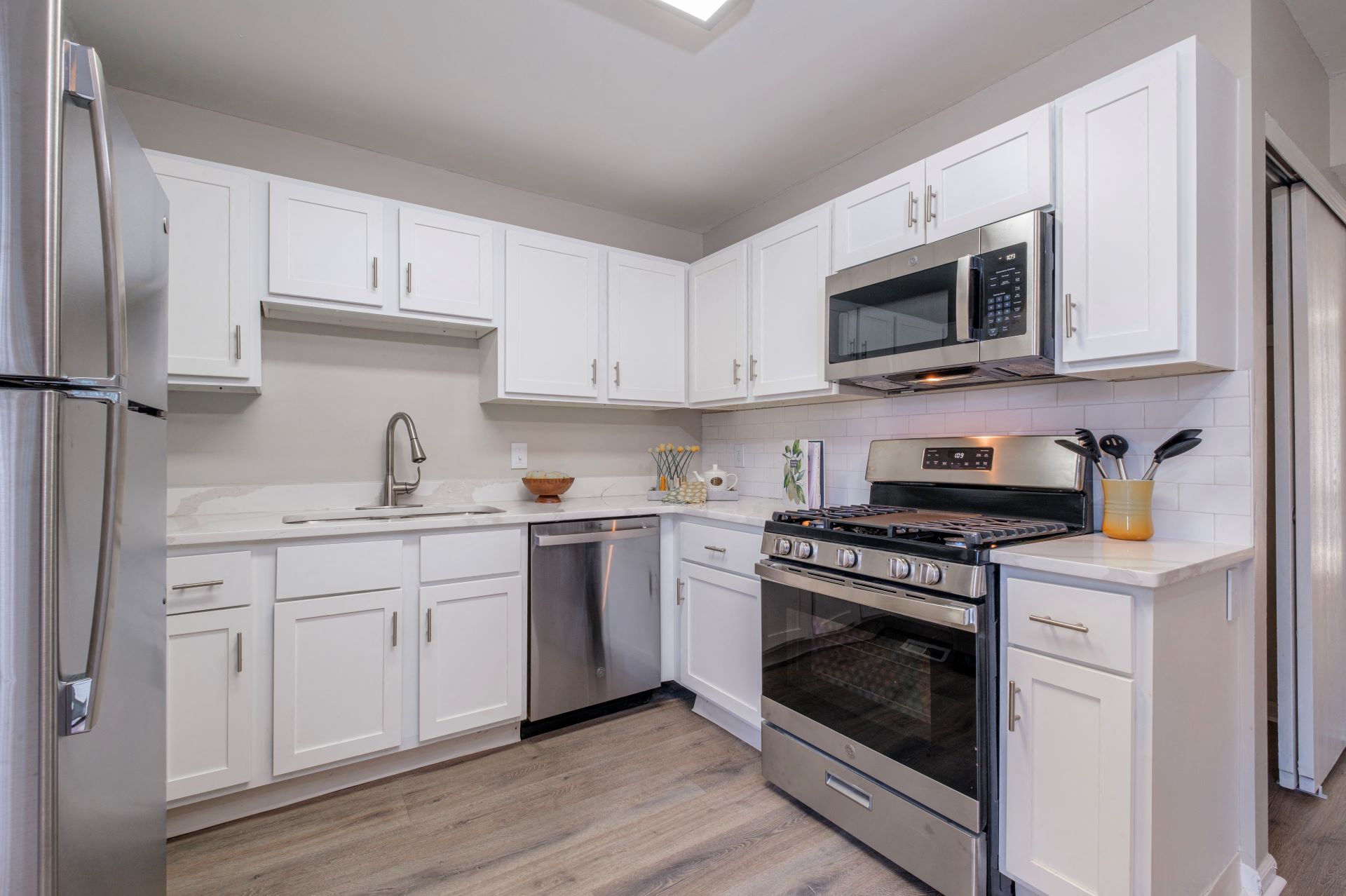 Heathermoor and Bedford Commons Apartments Image 1