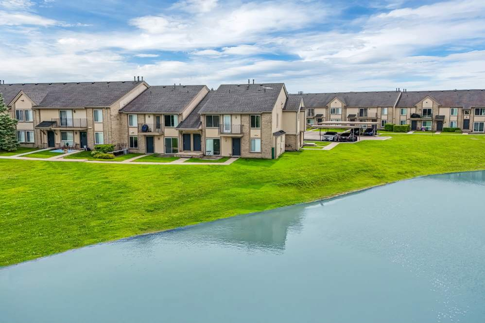 Lakeside Terraces Image 1