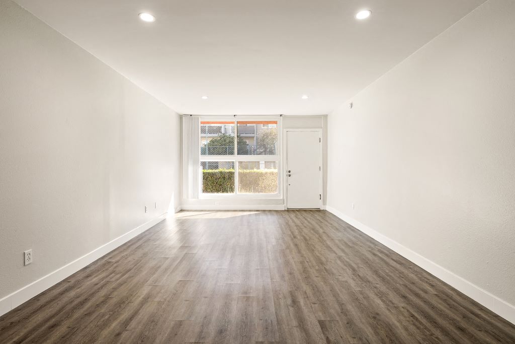 The Reserve at Warner Center Image 28