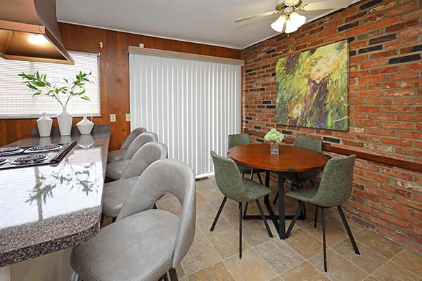 Colonial Park Townhomes Image 5