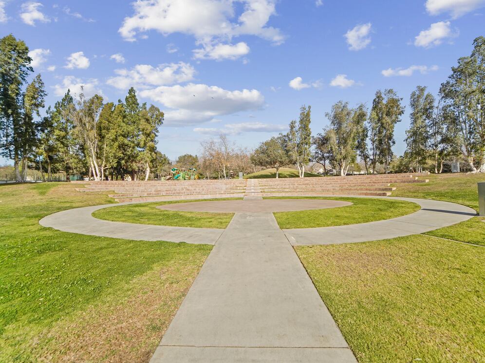 Local amphitheaters include Central Park Amphitheater and Lakeshore Amphitheater