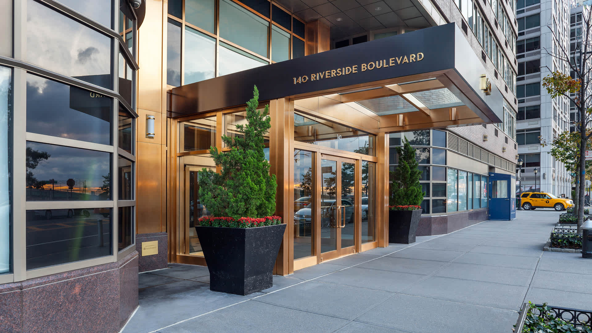 140 Riverside Boulevard Image 1