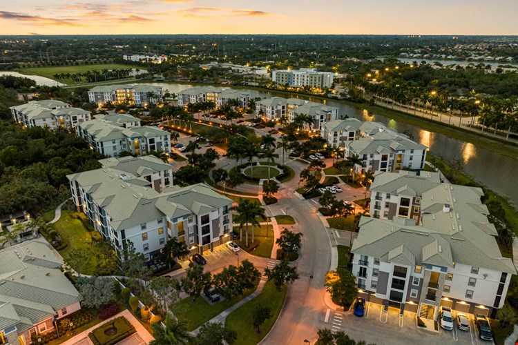 Axis Wellington Green Image 41