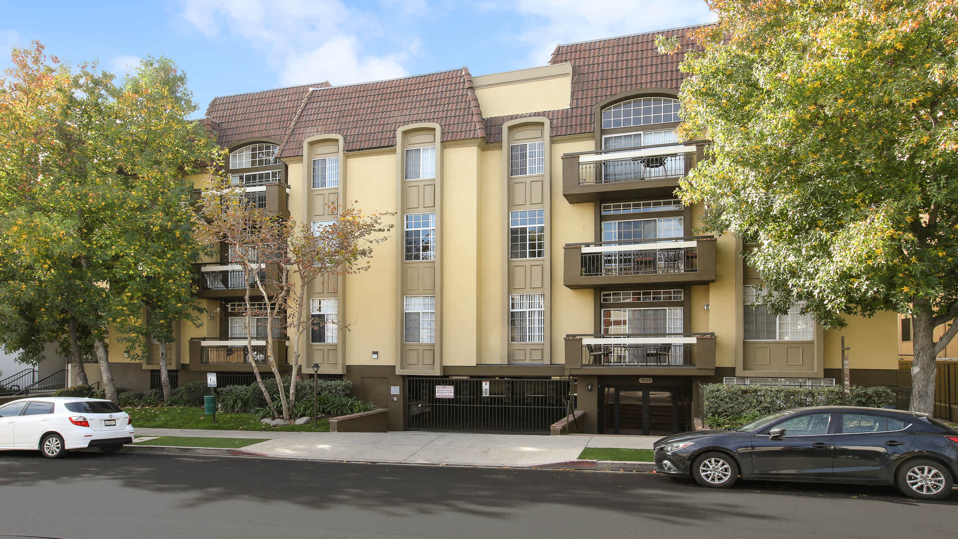 Westside on Barry Image 1